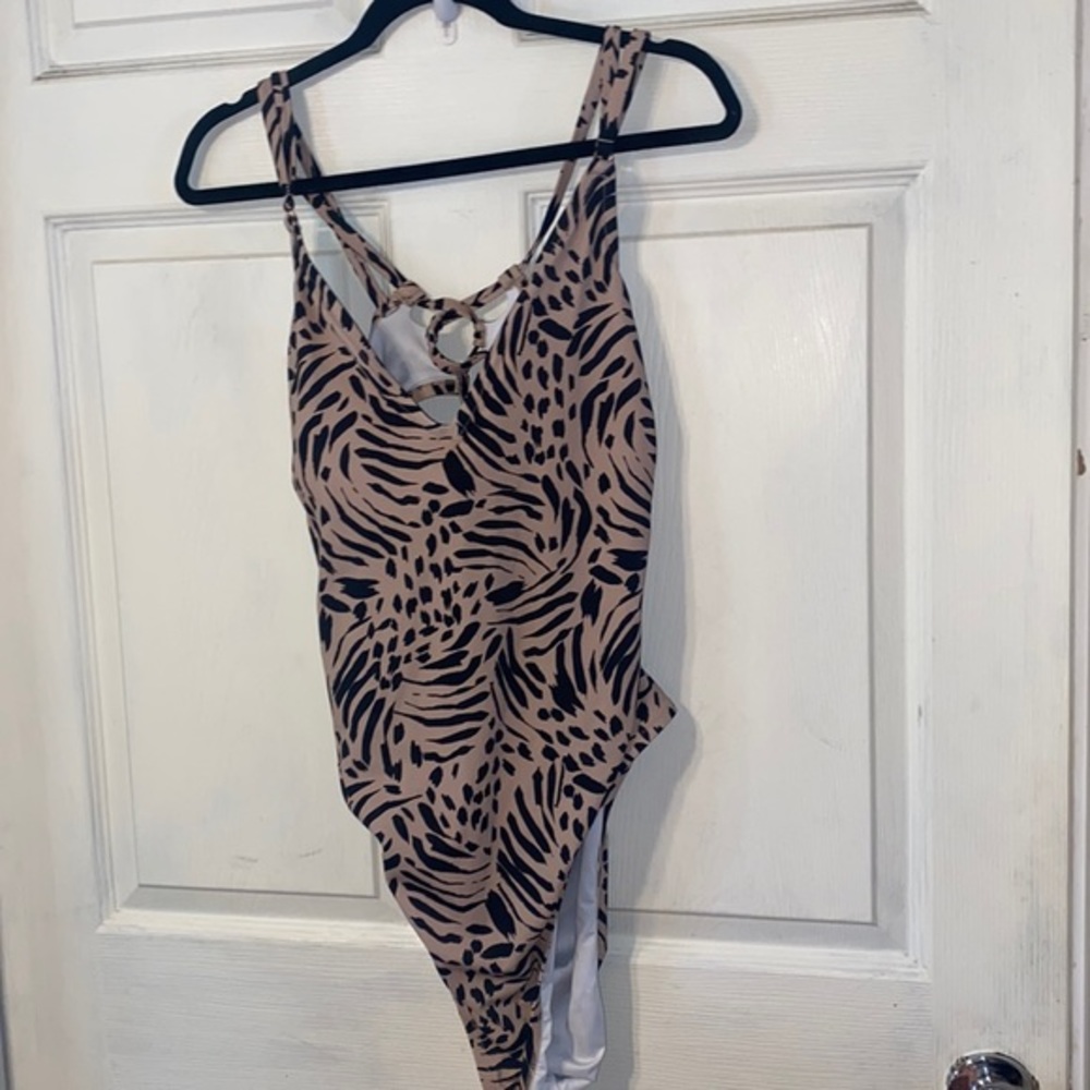 Shade & shore cheetah print open back XL one piece swimsuit